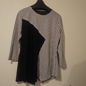 Caleaas woman houndstooth blouse 1X